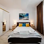 Soni Exclusive Summer Waves Mamaia Nord Self Check-in شقة