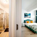Soni Exclusive Summer Waves Mamaia Nord Self Check-in شقة *