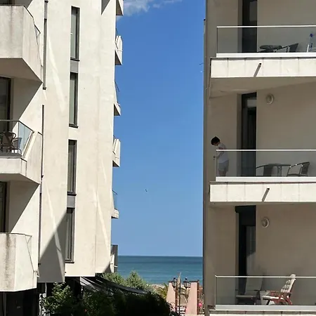 Soni Exclusive Summer Waves Mamaia Nord Self Check-in Апартаменты *