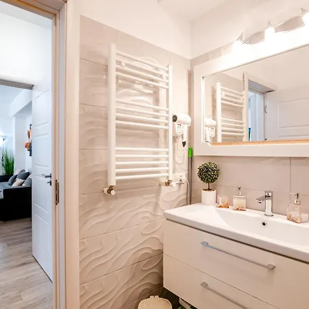 Soni Exclusive Summer Waves Mamaia Nord Self Check-in